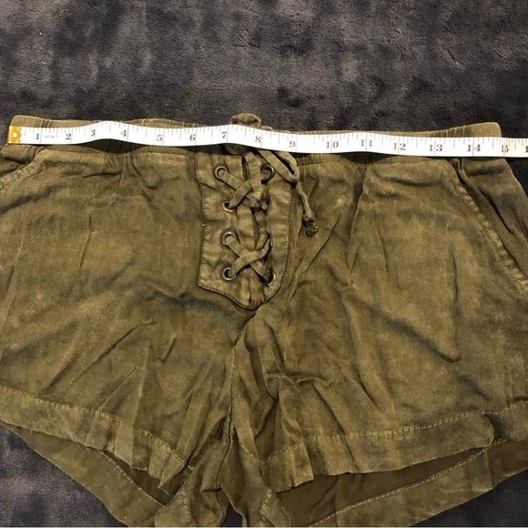 Chaser Heirloom Army Green Lace Up Shorts Size Medium NWT - Picture 7 of 11
